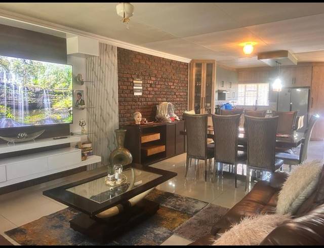 3 BEDROOM TOWNHOUSE FOR SALE IN MEYERVILLE